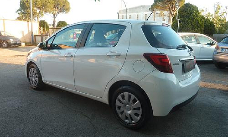Toyota Yaris 1.0 5 P...