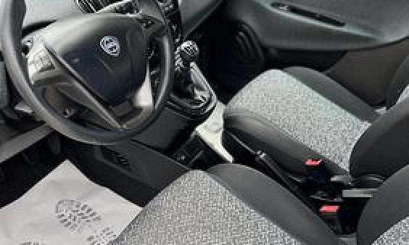 Lancia Ypsilon 1.2 6...