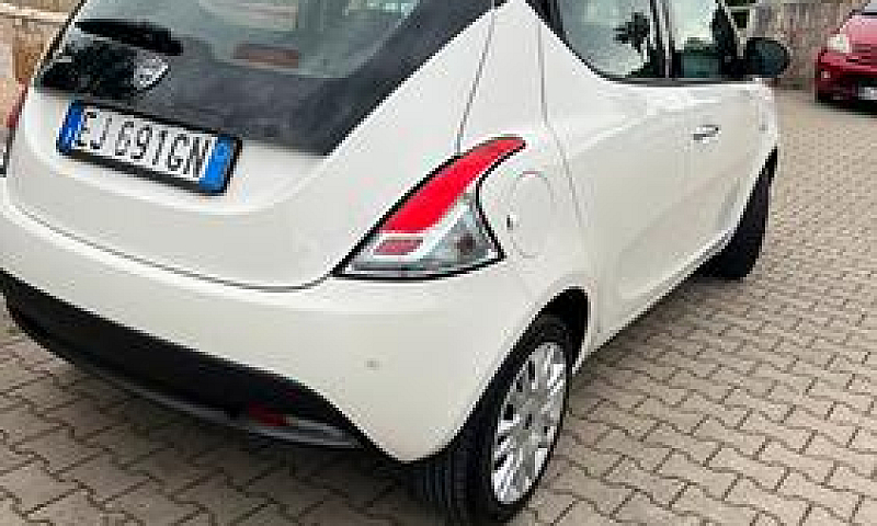 Lancia Y...