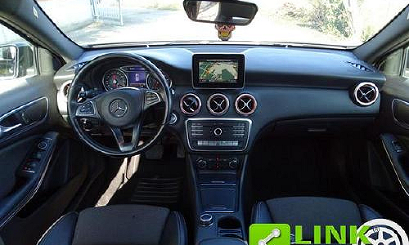 Mercedes-Benz A 200 ...