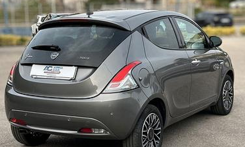 Lancia Ypsilon 1.0 H...