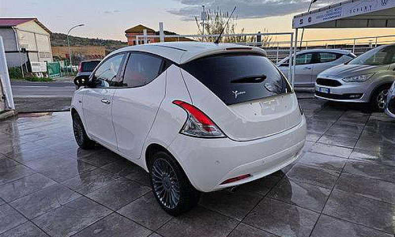 Lancia Ypsilon 1.2 6...