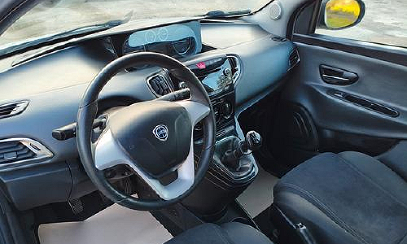 Lancia Ypsilon 1.2 G...