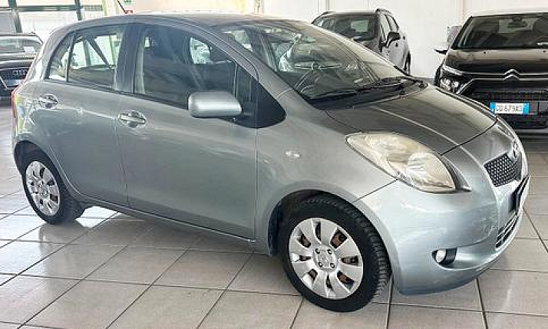 Toyota Yaris 1.3 5 P...