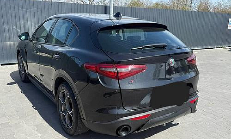 Alfa Romeo Stelvio 2...