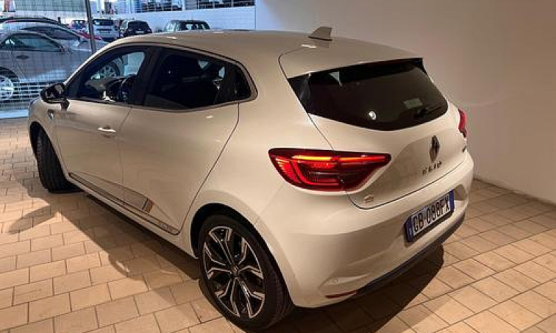 Renault Clio Full Hy...