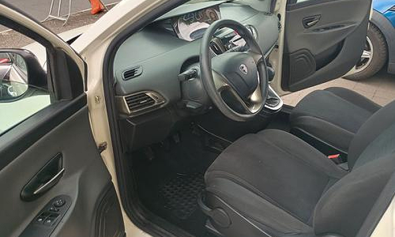 Lancia Ypsilon 1.2 6...