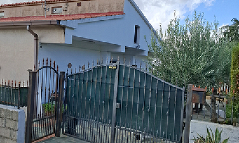 Casa Bifamiliare...