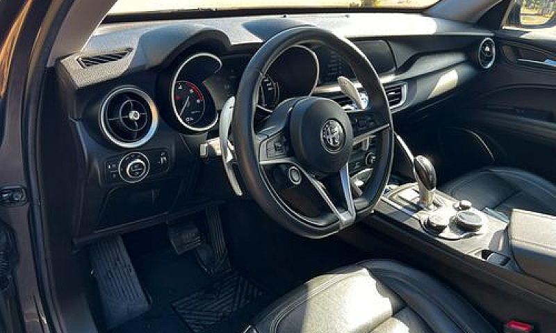 Alfa Romeo Stelvio Q...