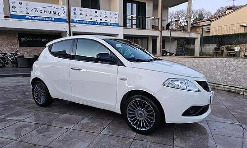 Lancia Ypsilon 1.2 6...