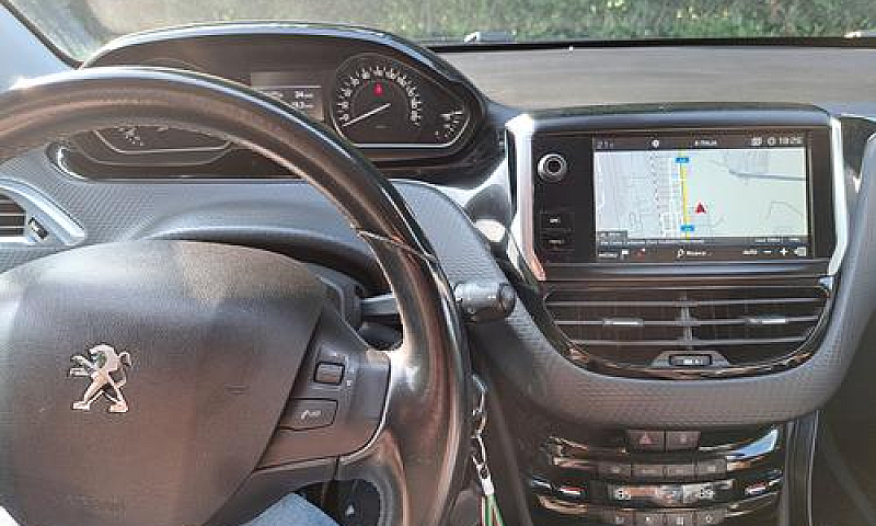Peugeot 208 1.6 Hdi ...