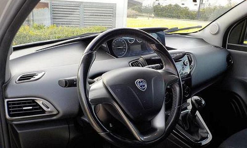 Lancia Ypsilon 1.3 M...