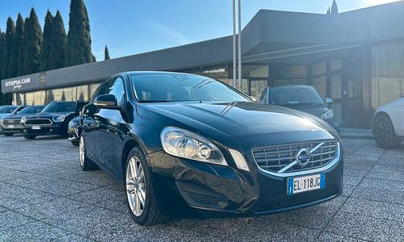 Volvo V60 Drive...
