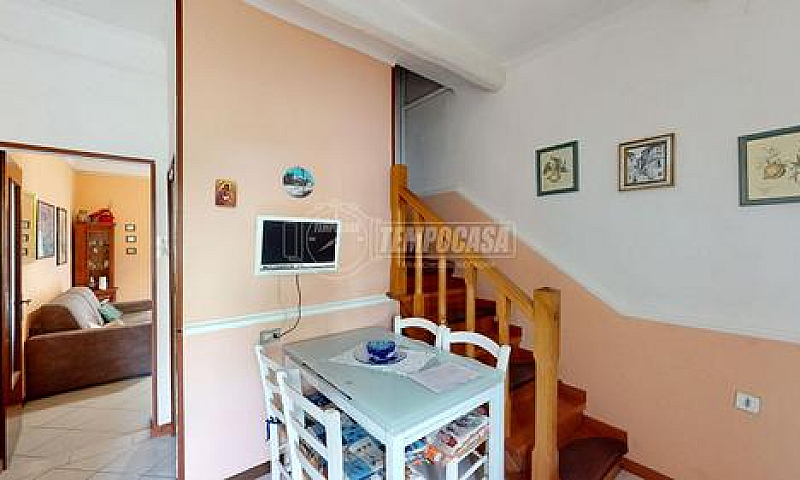 Porzione Di Casa Con...
