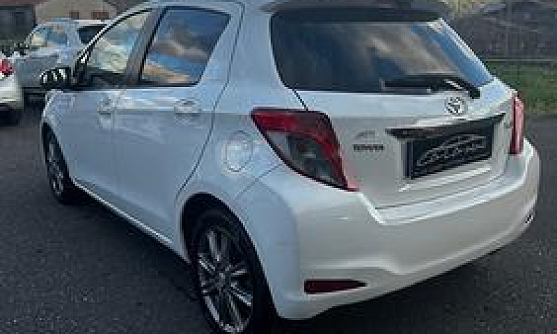 Toyota Yaris Lounge...