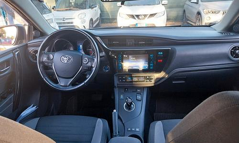 Toyota Auris 1.8 Hyb...