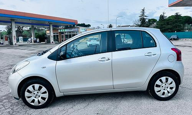 Toyota Yaris 1.0 5 P...