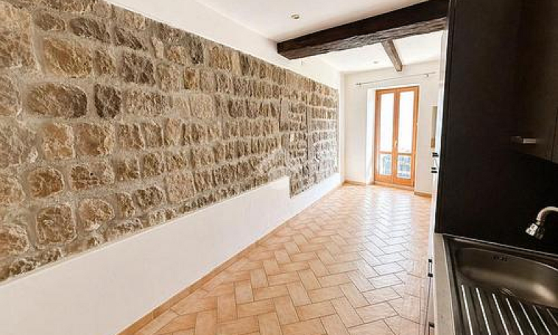 2 Locali A Viterbo...