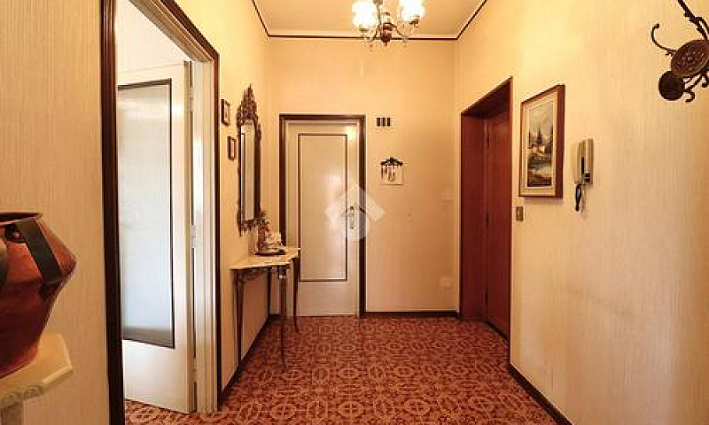 3 Locali A Terni...