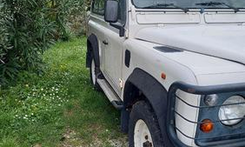 Land Rover Defender ...