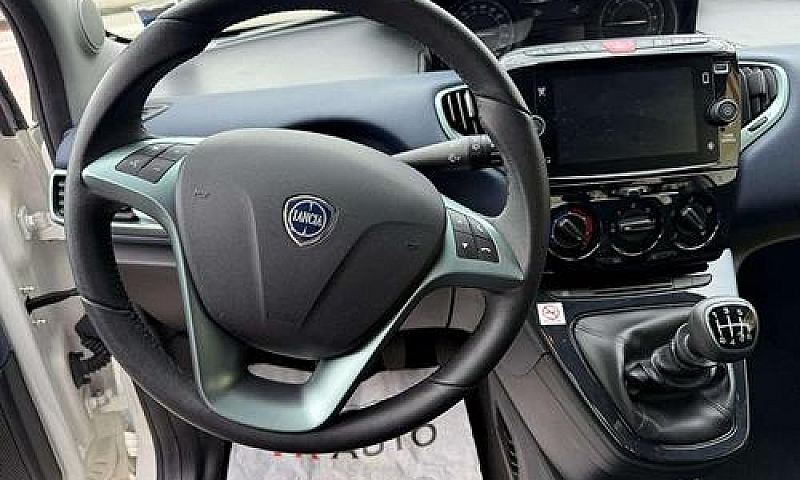 Lancia Ypsilon Hybri...