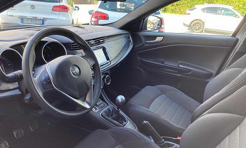 Alfa Romeo Giulietta...