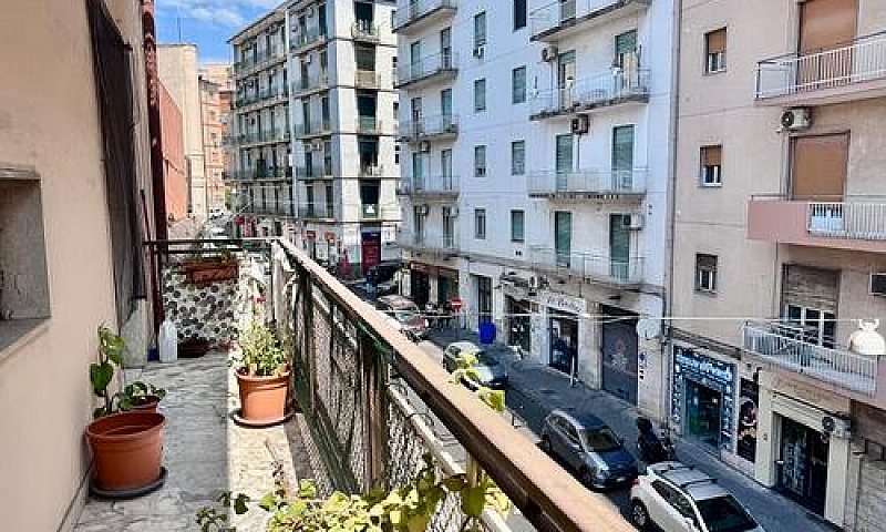 4 Locali A Catania...