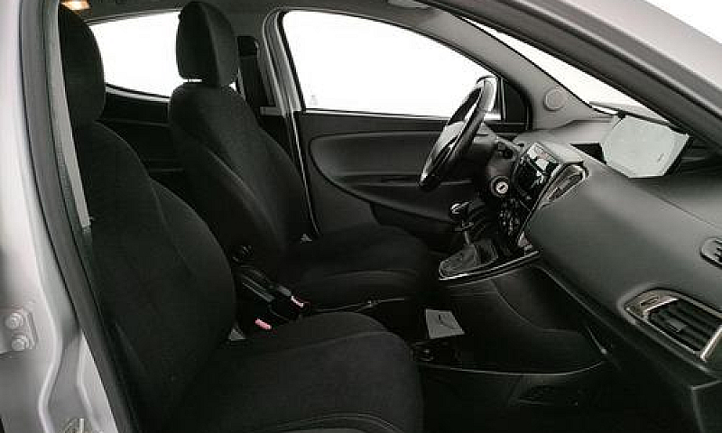 Lancia Ypsilon 1.2 6...