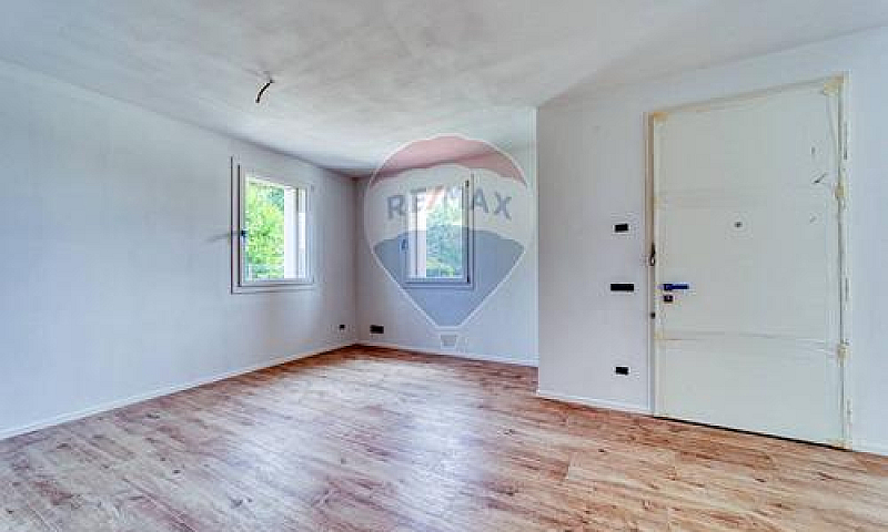 Porzione Di Villa - ...