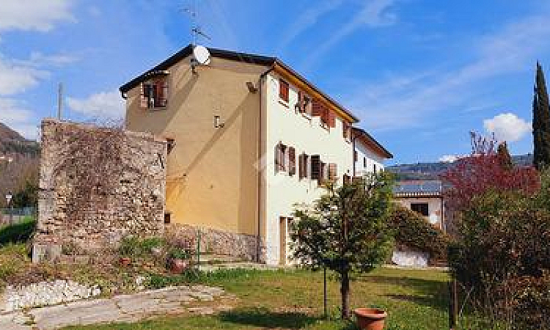 5 Locali A Caprino V...