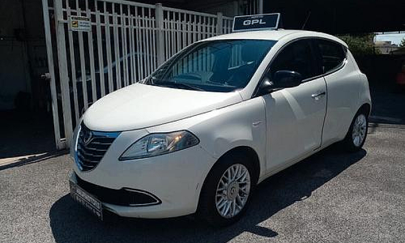 Lancia Ypsilon 0.9 T...