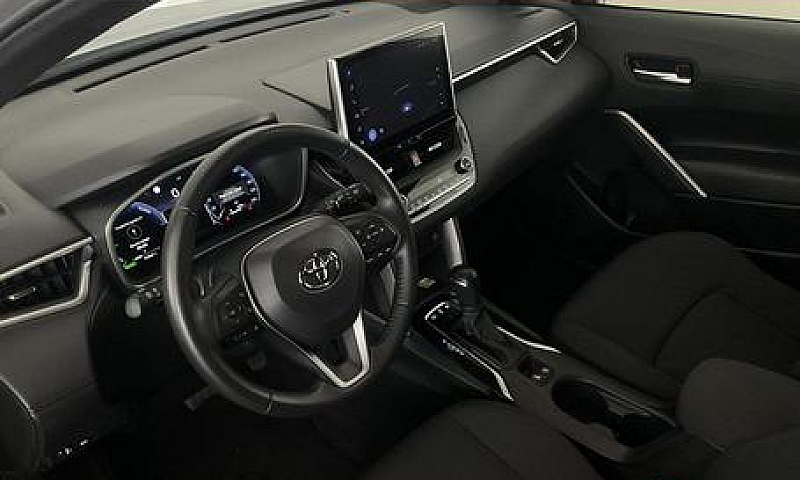 Toyota Corolla Cross...