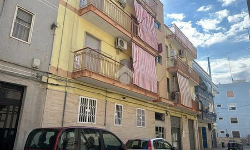 3 Locali A Barletta...