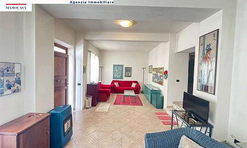 Casa Di Circa 250 Mq...