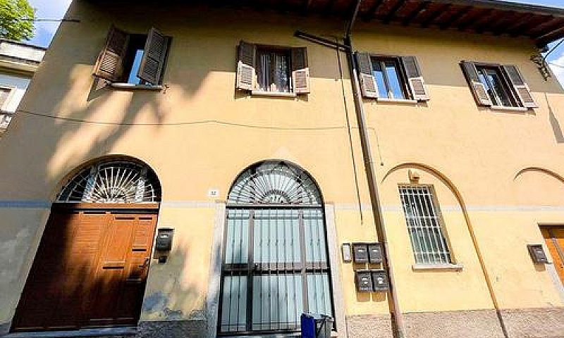 3 Locali A Varese...