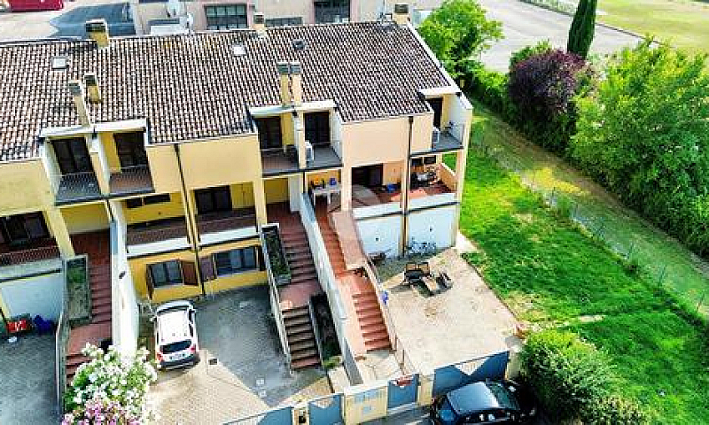 5 Locali A Torrile...