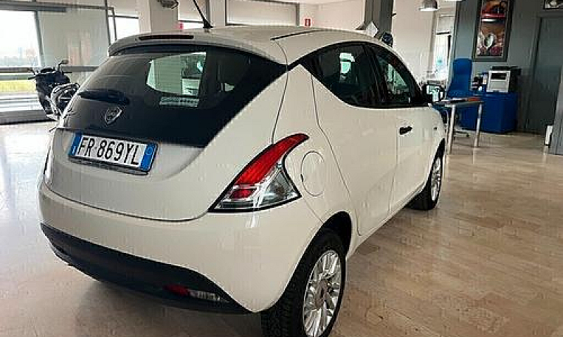 Lancia Ypsilon 0.9 T...