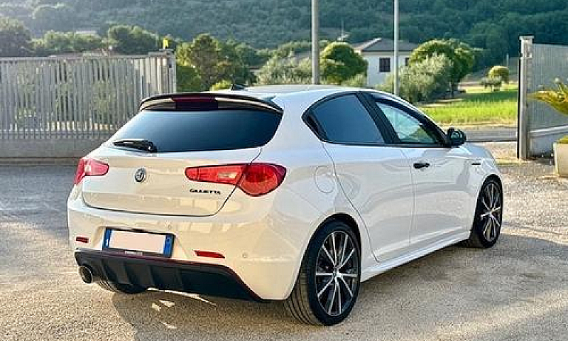 Alfa Romeo Giulietta...