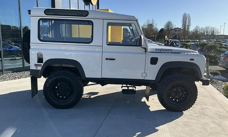 Land Rover Defender ...