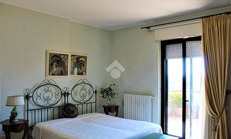3 Locali A Carovigno...