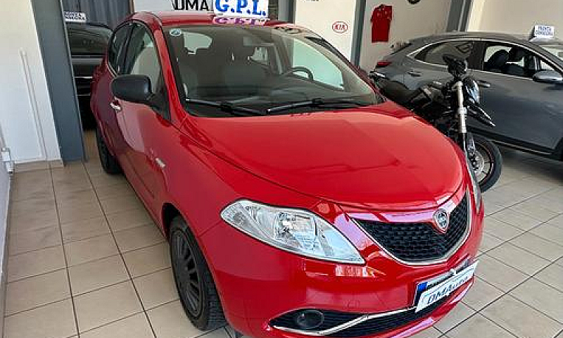 Lancia Ypsilon 1.2 6...
