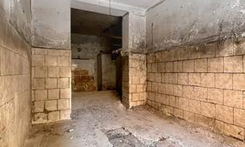 Garage In Via Turati...