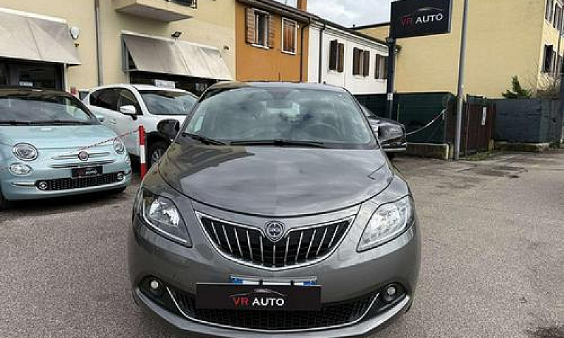 Lancia Ypsilon Hybri...