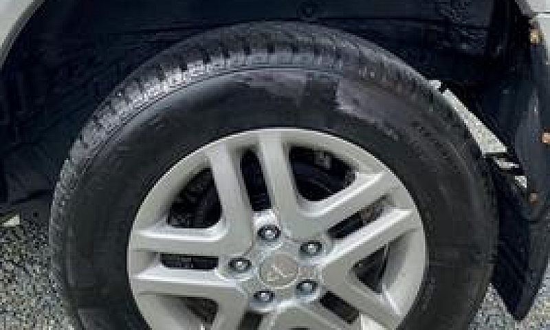 Mitsubishi Pajero Pi...