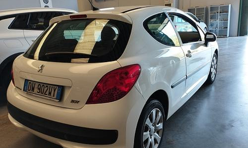Peugeot 207 1.4 75Cv...