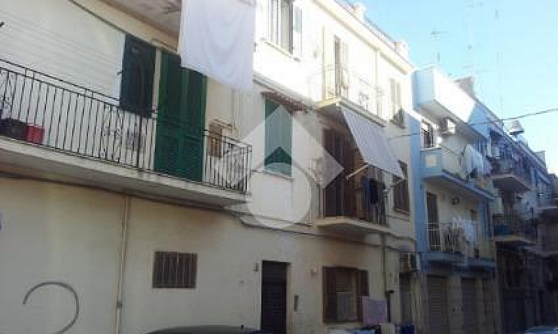 3 Locali A Barletta...