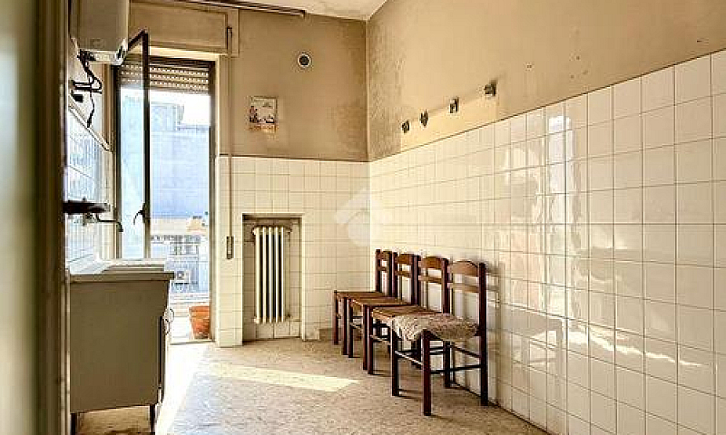 4 Locali A Bari...