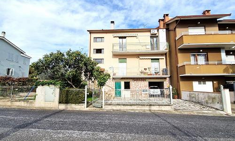 3 Locali A Castel Ri...