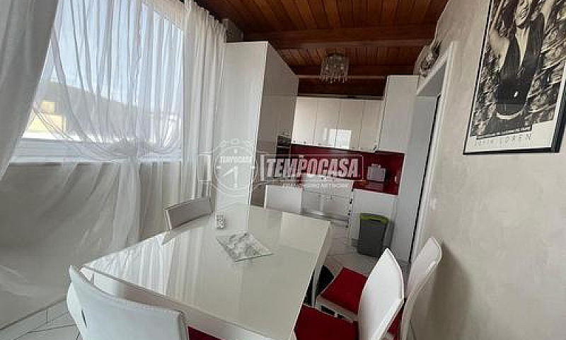 Appartamento A Comac...