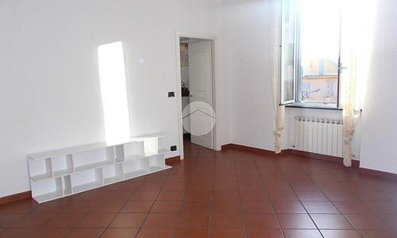 4 Locali A Genova...